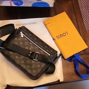 (Replica)Louis Vuitton Black Monogram Men's Bag
